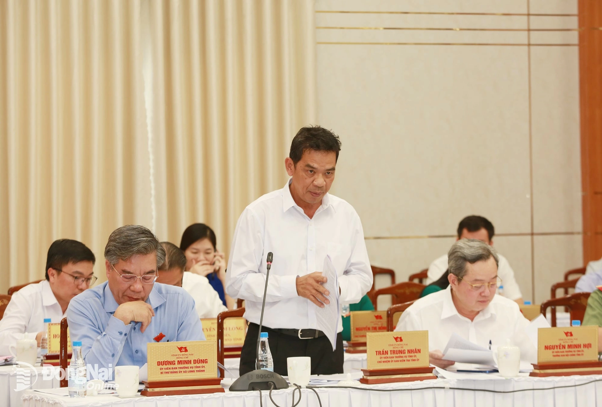 Tran Trung Nhan, Member of the Provincial Standing Party Committee and Head of the Provincial Party Committee’s Inspection Commission speaks at the congress. Photo: Huy Anh.