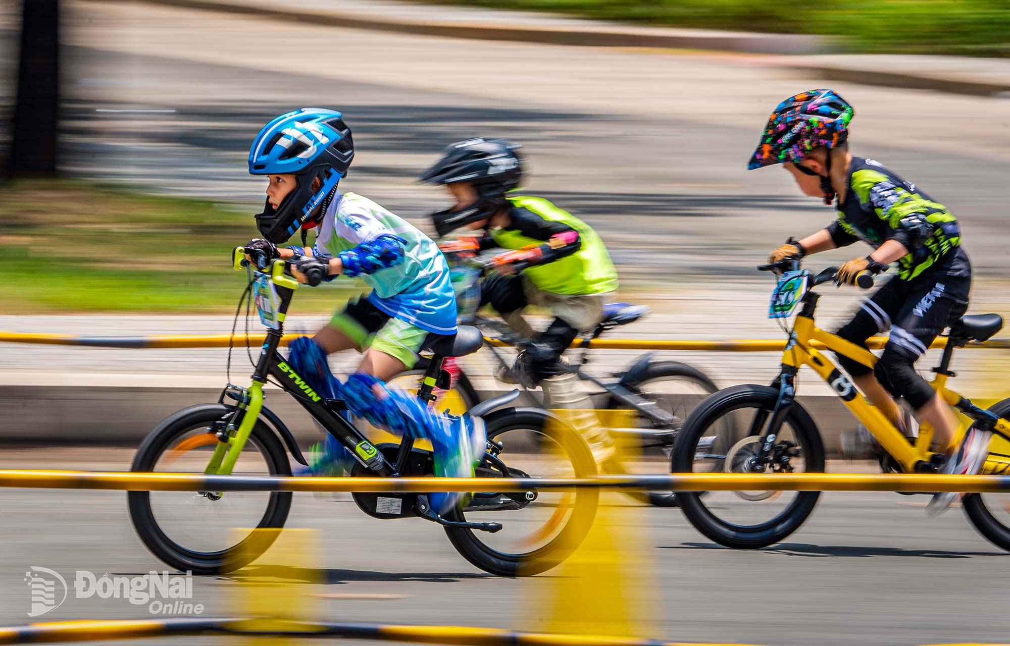 Tăng tốc. Ảnh: Nguyễn Ngọc Cường