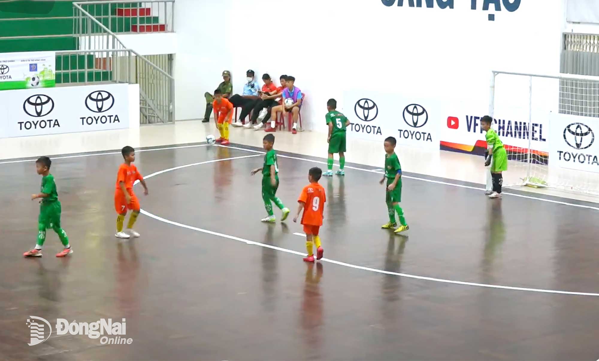 U.9 Văn Tâm Đồng Nai (áo xanh) trong trận thắng U.9 Khuyến nông Bình Phước với tỷ số 3-1 ở vòng 1/8. Ảnh chụp màn hình