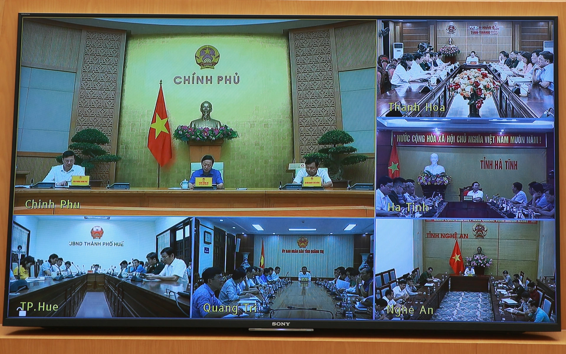 Lãnh đạo các bộ, ngành, địa phương báo cáo - Ảnh: VGP/Minh Khôi