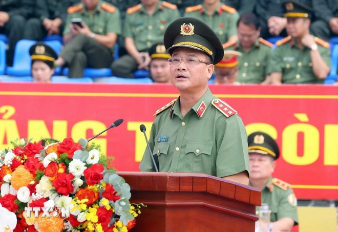 Thượng tướng Phạm Thế Tùng, Thứ trưởng Bộ Công an phát lệnh xuất quân tại buổi lễ. (Ảnh: Phạm Kiên/TTXVN)