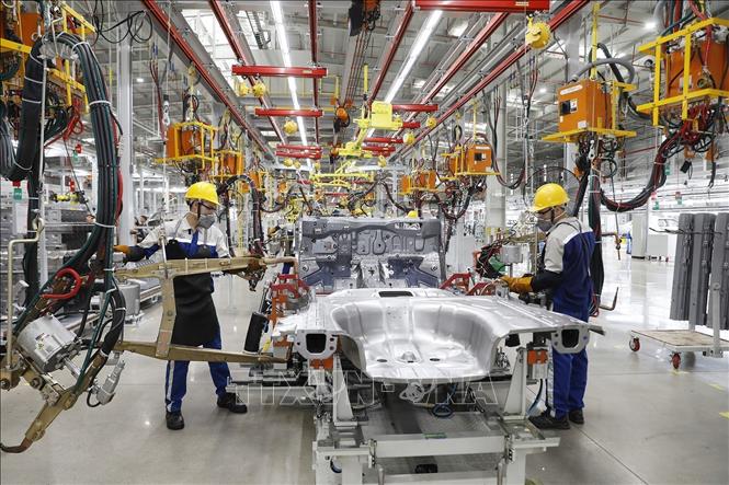 Dây chuyền sản xuất, lắp ráp ô tô Hyundai Thành Công. Ảnh tư liệu: Dương Giang/TTXVN