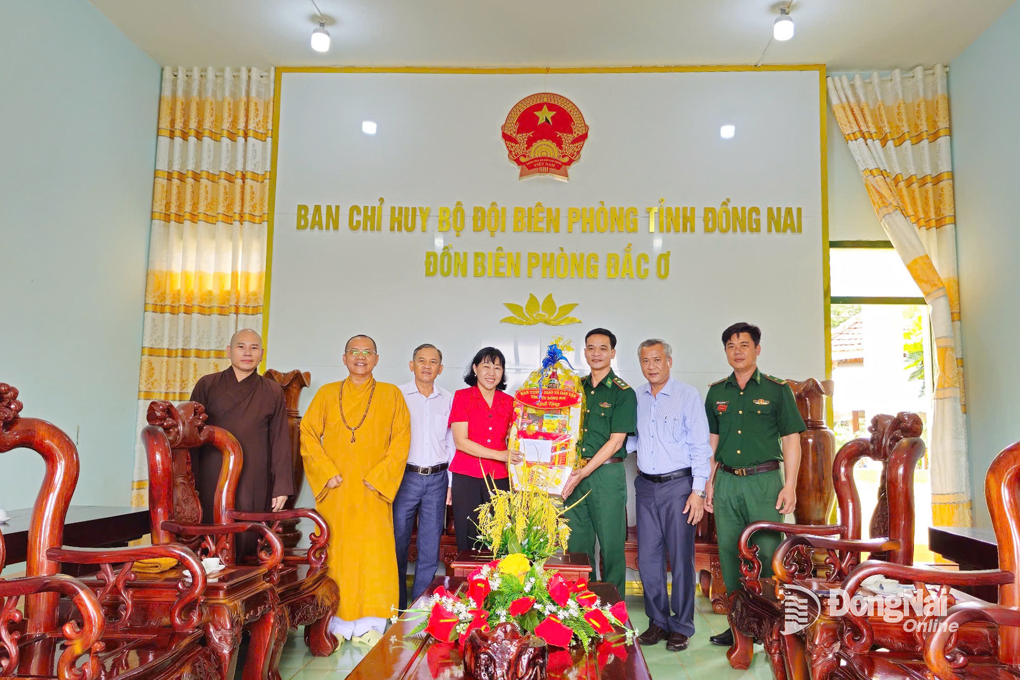 Đoàn công tác Ban Tuyên giáo và Dân vận Tỉnh ủy Đồng Nai thăm Đồn biên phòng Đắk Ơ. Ảnh: Lâm Lâm