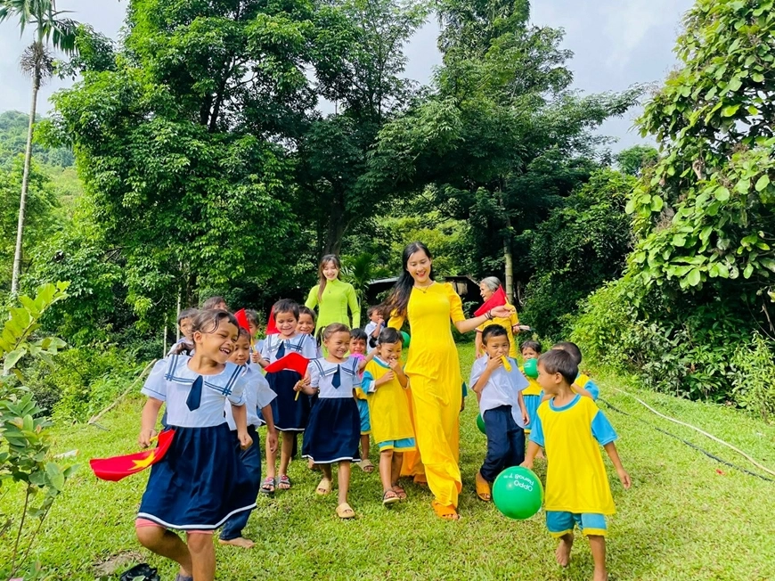 Trong nhiều thập kỷ qua, giáo dục Việt Nam đã đạt được những thành tựu quan trọng, tạo nền tảng cho sự phát triển đất nước