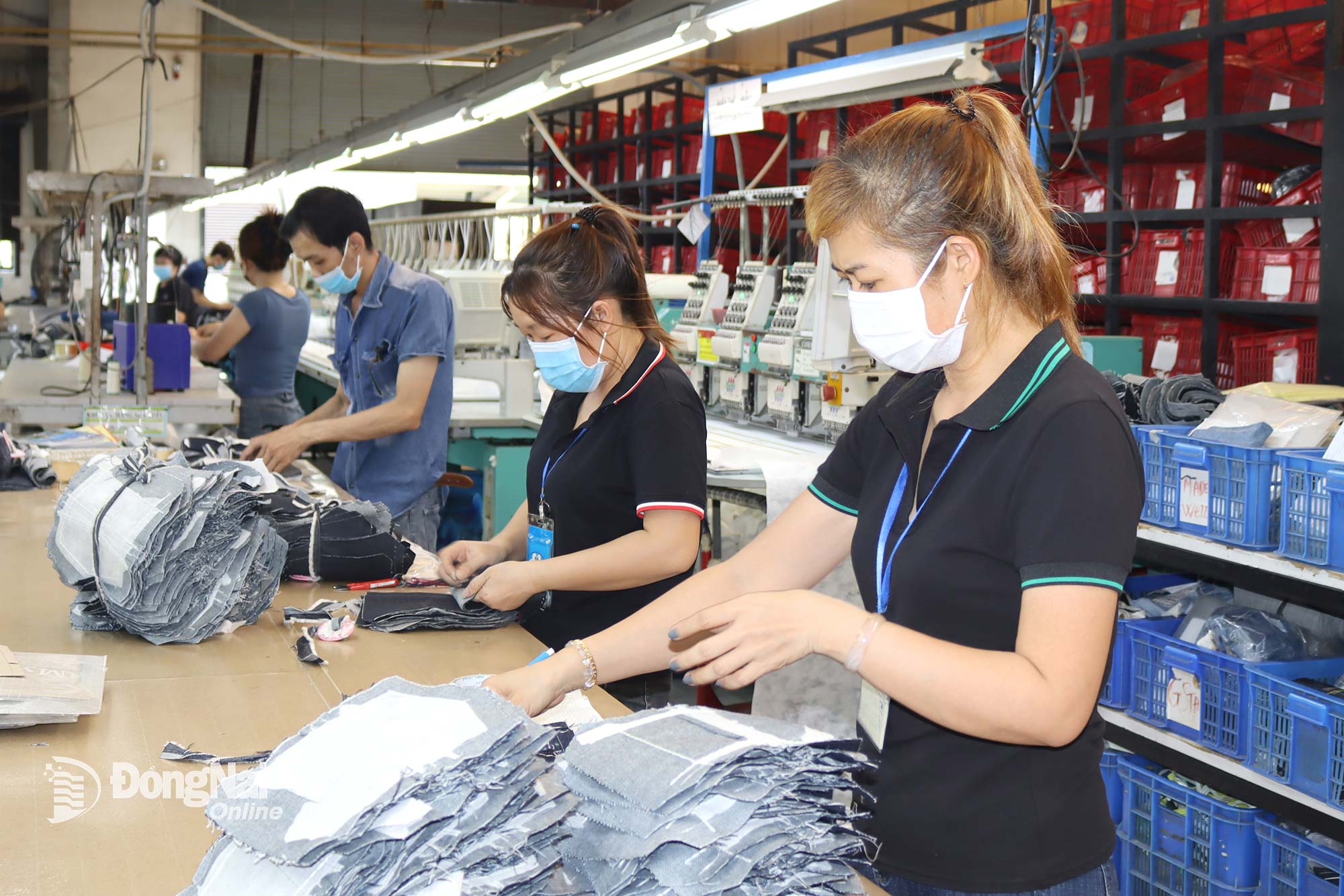 Sản xuất hàng may mặc tại Công ty TNHH Saitex International Đồng Nai (phường Long Bình, tỉnh Đồng Nai).