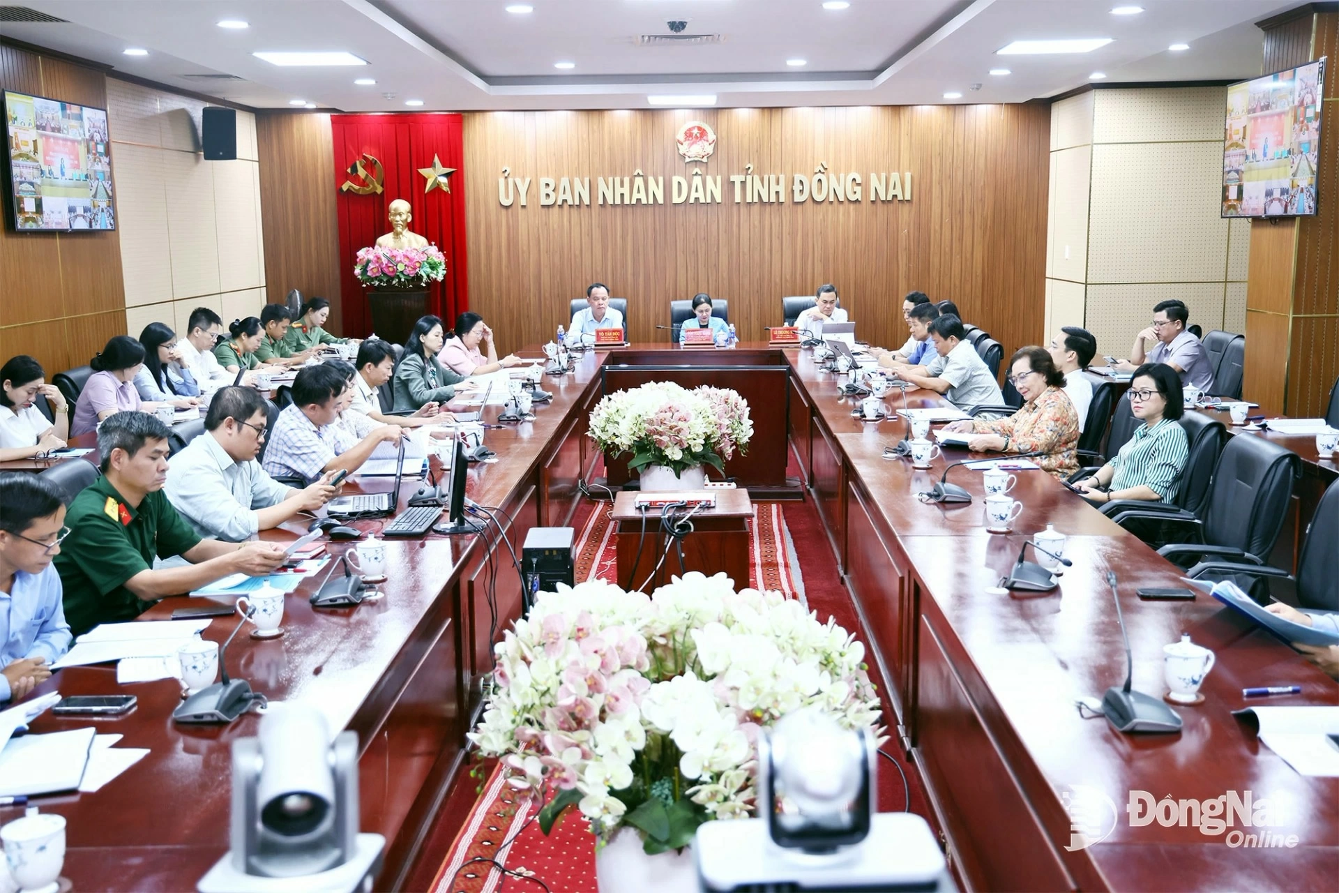 Leaders of Dong Nai province together with provincial departments, sectors, and localities attend the conference. Photo: Cong Nghia