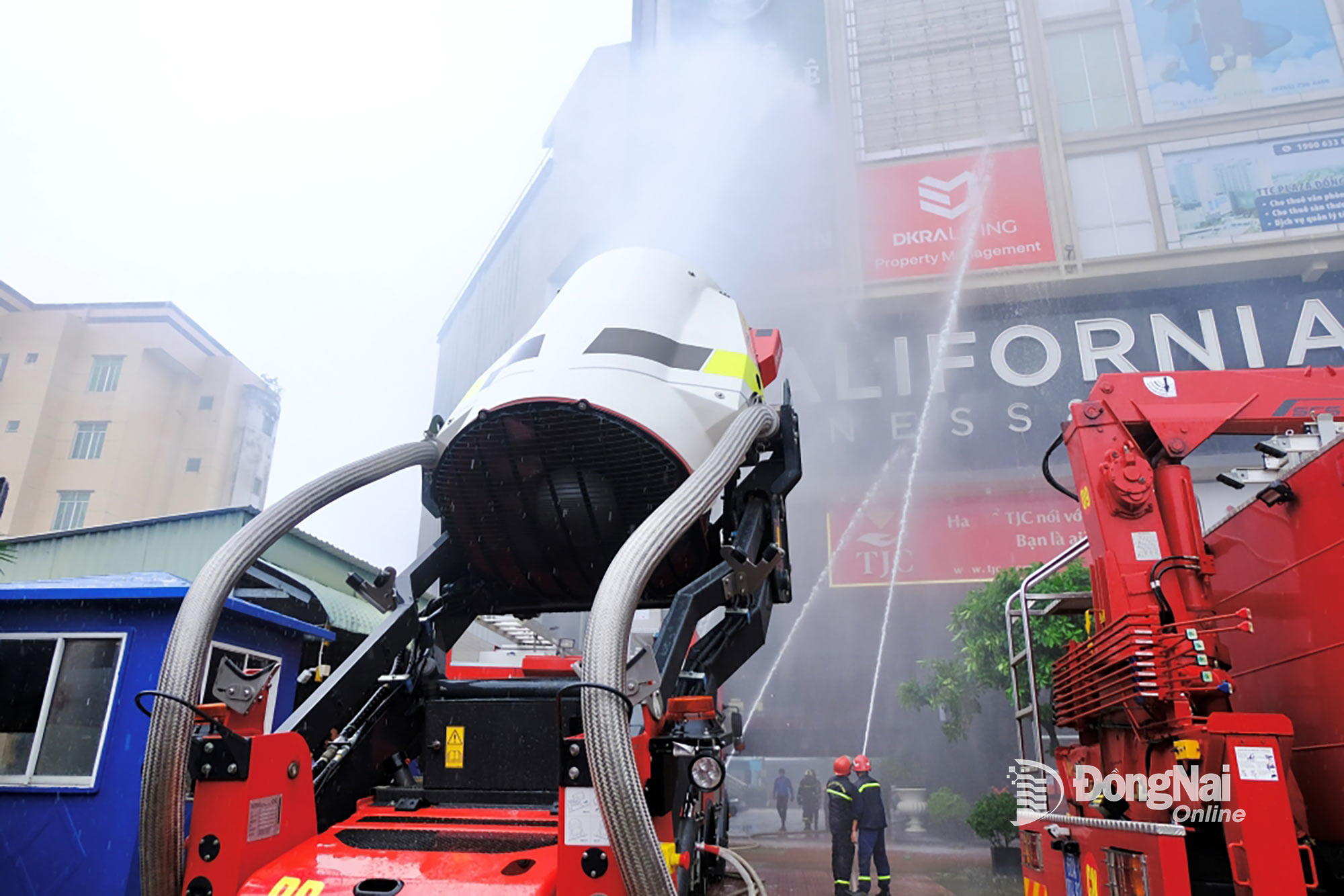 Firefighting robot - a modern vehicle of the Fire Prevention and Fighting Police force deployed to extinguish fires. Photo: Dang Tung

