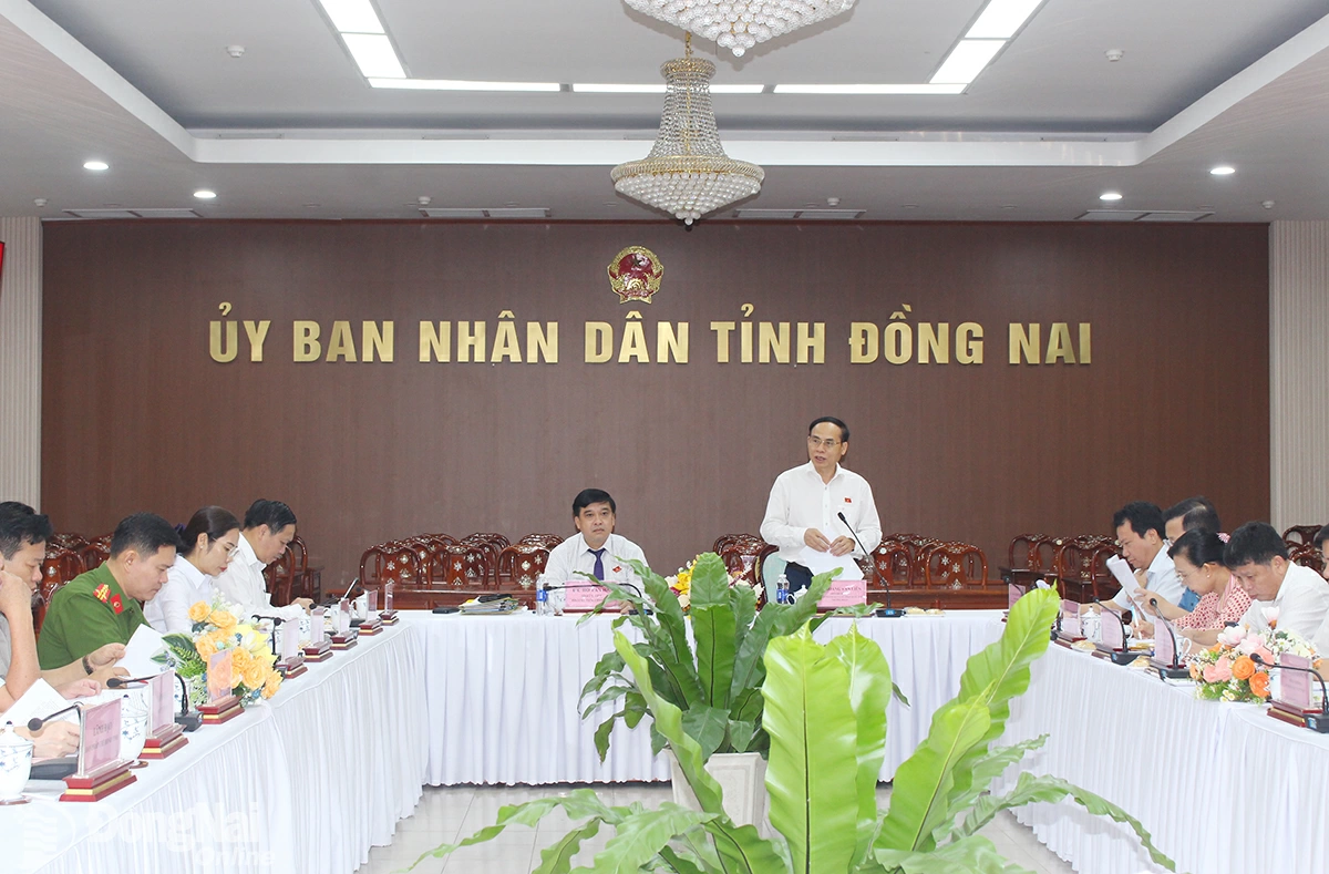 Phó Chủ nhiệm Ủy ban Pháp luật và Tư pháp của Quốc hội Hoàng Văn Liên kết luận tại buổi làm việc. Ảnh: Tố Tâm
