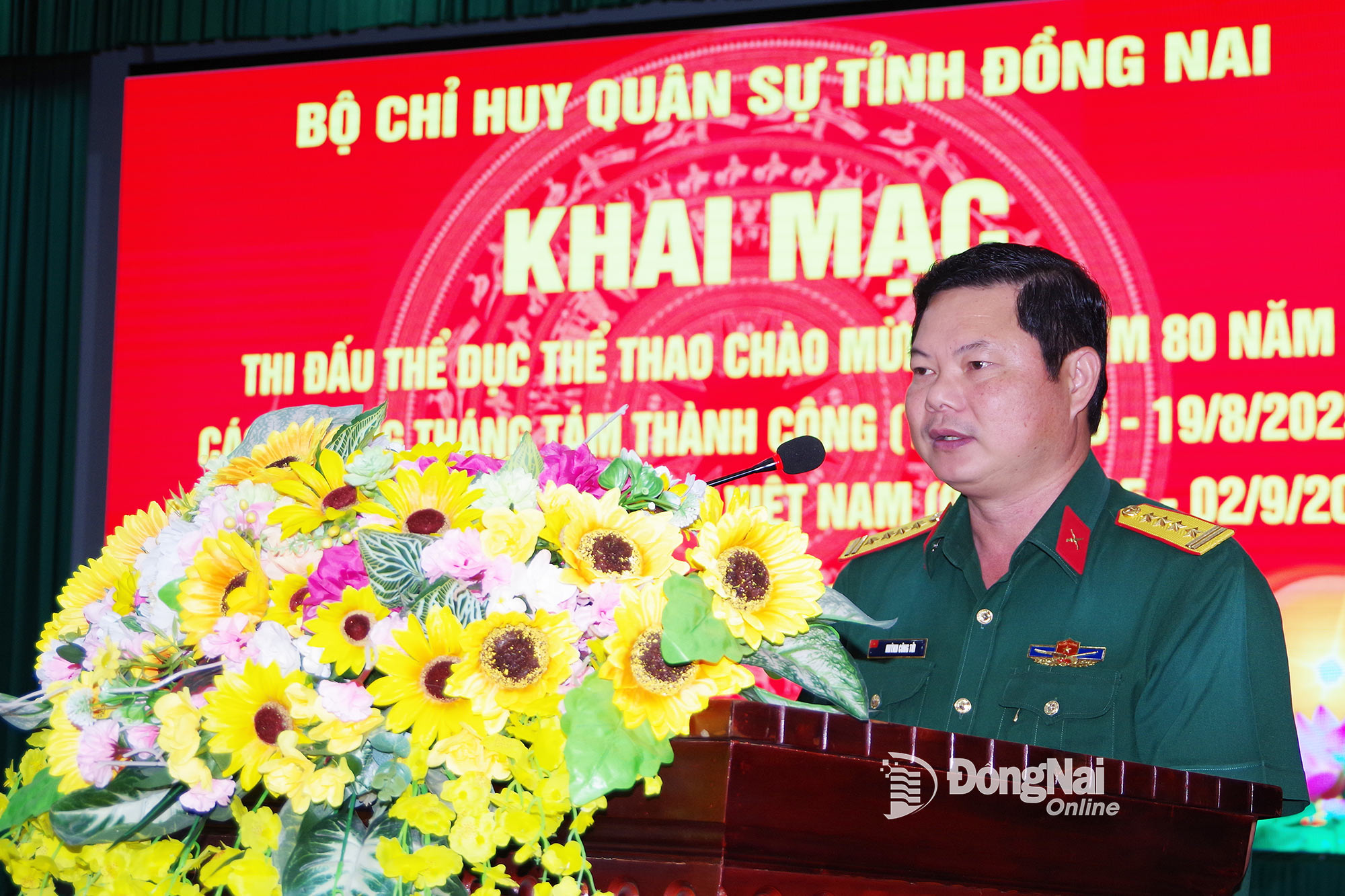 Đại tá Huỳnh Công Tới, Phó Chỉ huy trưởng kiêm Tham mưu trưởng Bộ Chỉ huy Quân sự tỉnh Đồng Nai phát biểu tại lễ khai mạc. Ảnh: Quốc Vinh
