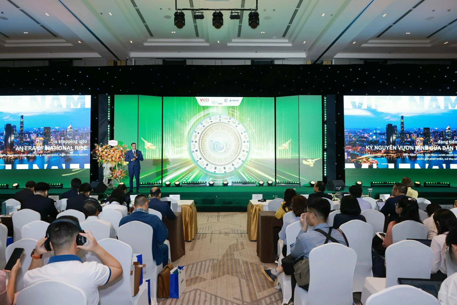 Tổng giám đốc Nestlé Việt Nam Binu Jacob chia sẻ các sáng kiến để phát triển và tạo cơ hội cho thế hệ trẻ. Ảnh: CTV