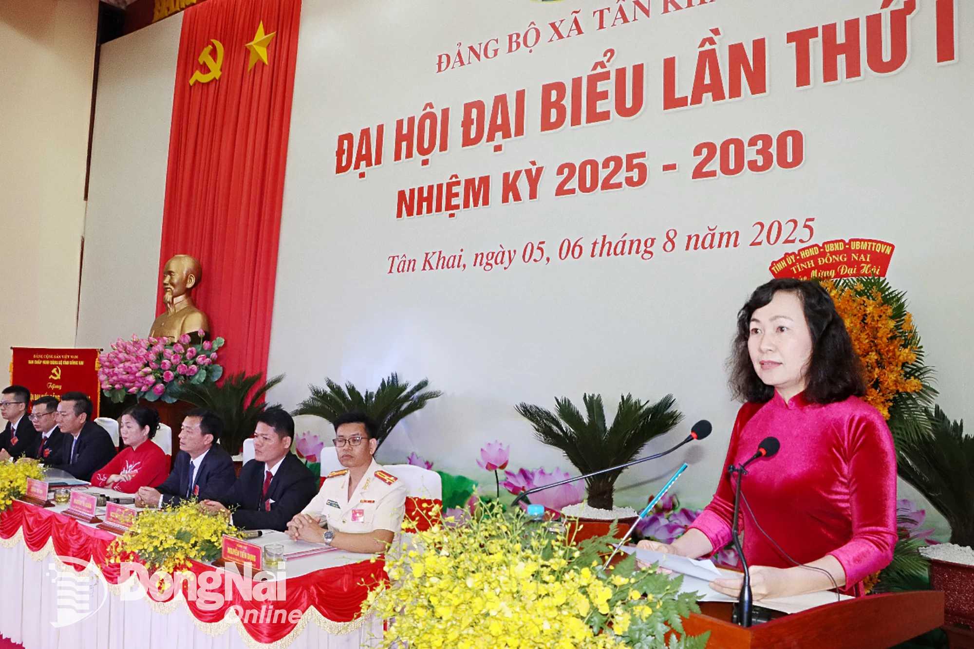 Huynh Thi Hang, Deputy Secretary of the Provincial Party Committee, Chairwoman of the Vietnam Fatherland Front Committee of Dong Nai province, gave a directive speech at the first congress of Tan Khai commune for the 2025-2030 term