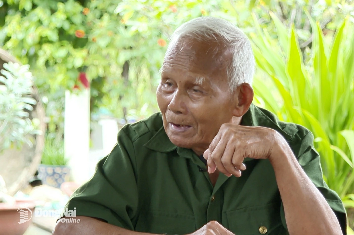 Veteran Party member Vo Van Na (Binh Phuoc Ward, Dong Nai Province) recalls the August 1945 autumn. Photo: Viet Bang