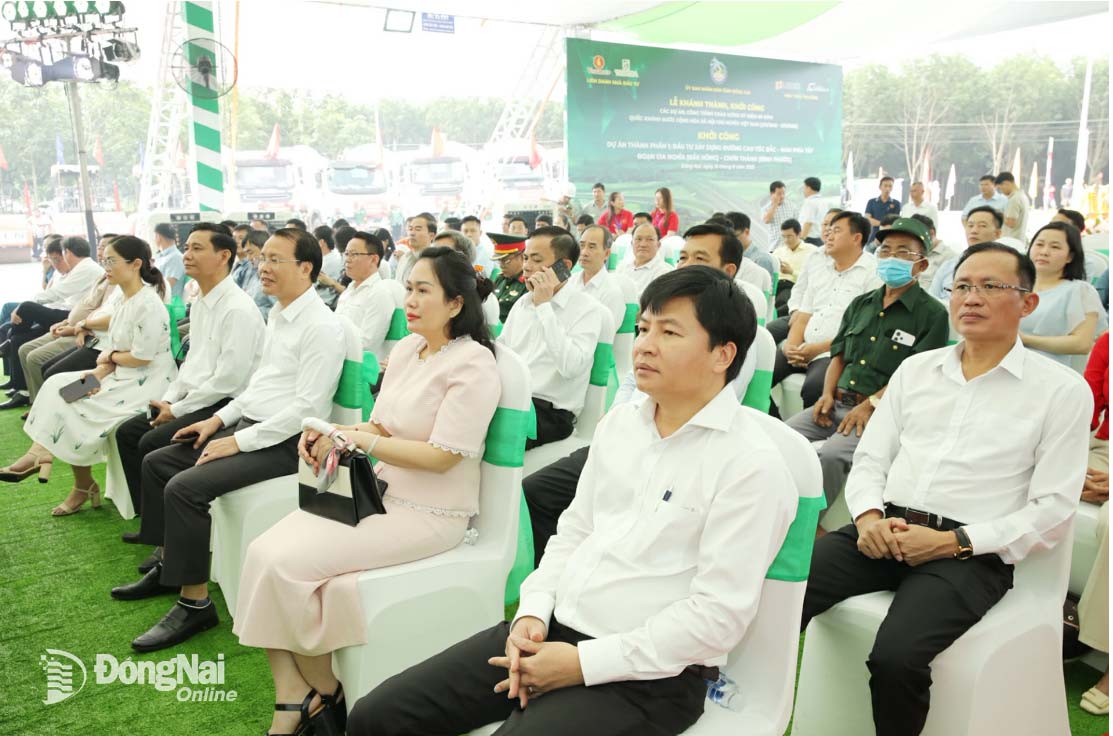 Delegates attend the groundbreaking ceremony for Component Project 1, covering the Gia Nghia – Chon Thanh section of the western North–South Expressway. Photo: Truong Hien