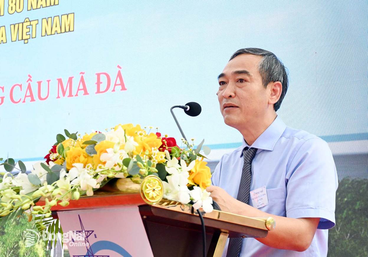 Deputy Director in charge of the Dong Nai Provincial Project Management Board Dinh Tien Hai delivers a speech at the ceremony. Photo: Trung Quang