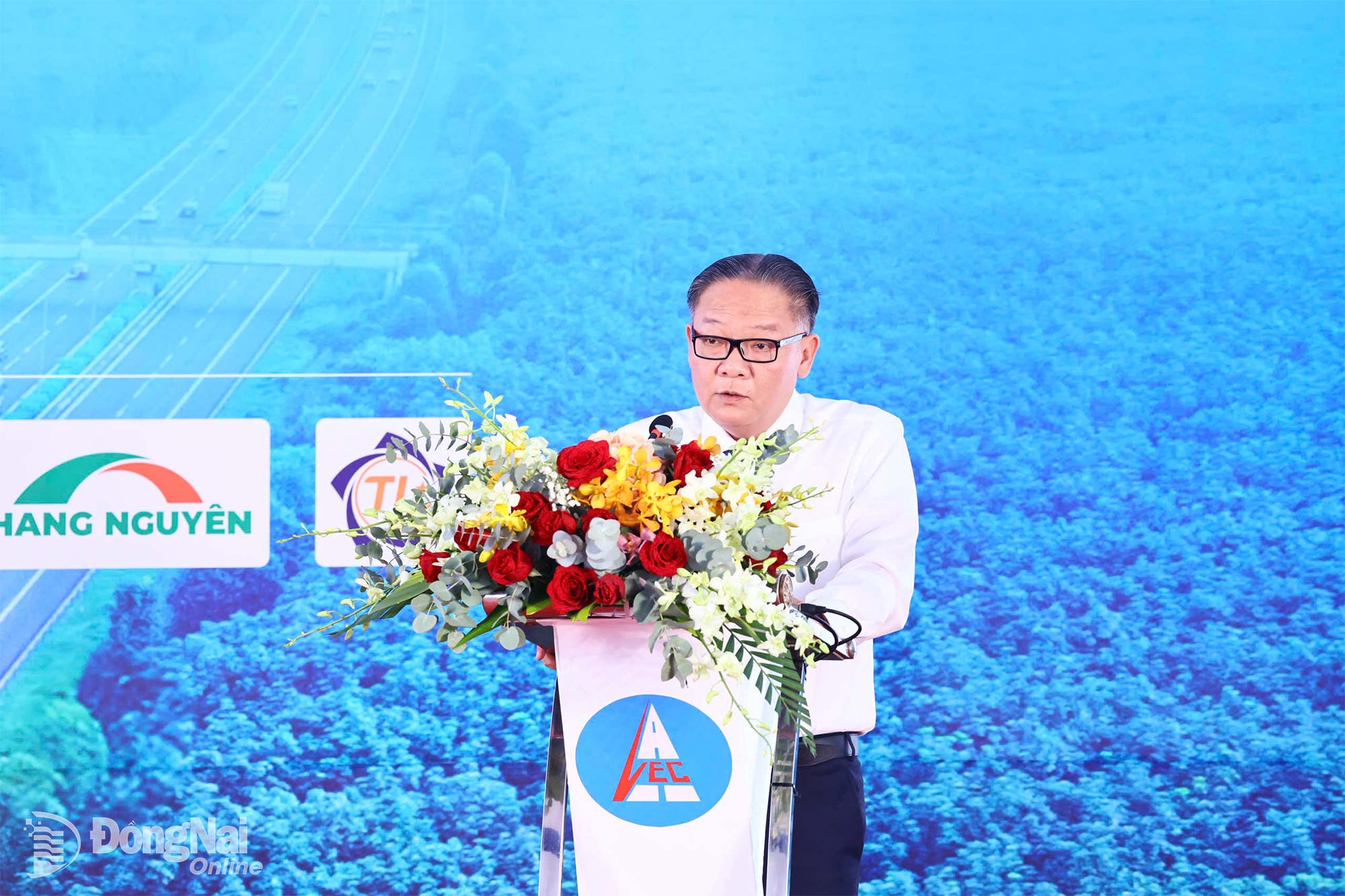 Nguyen Kim Long, Member of the Provincial Party Committee and Vice Chairman of the People’s Committee of Dong Nai Province, speaks on behalf of the leaders of Dong Nai Province and Ho Chi Minh City at the ceremony. Photo: Cong Nghia