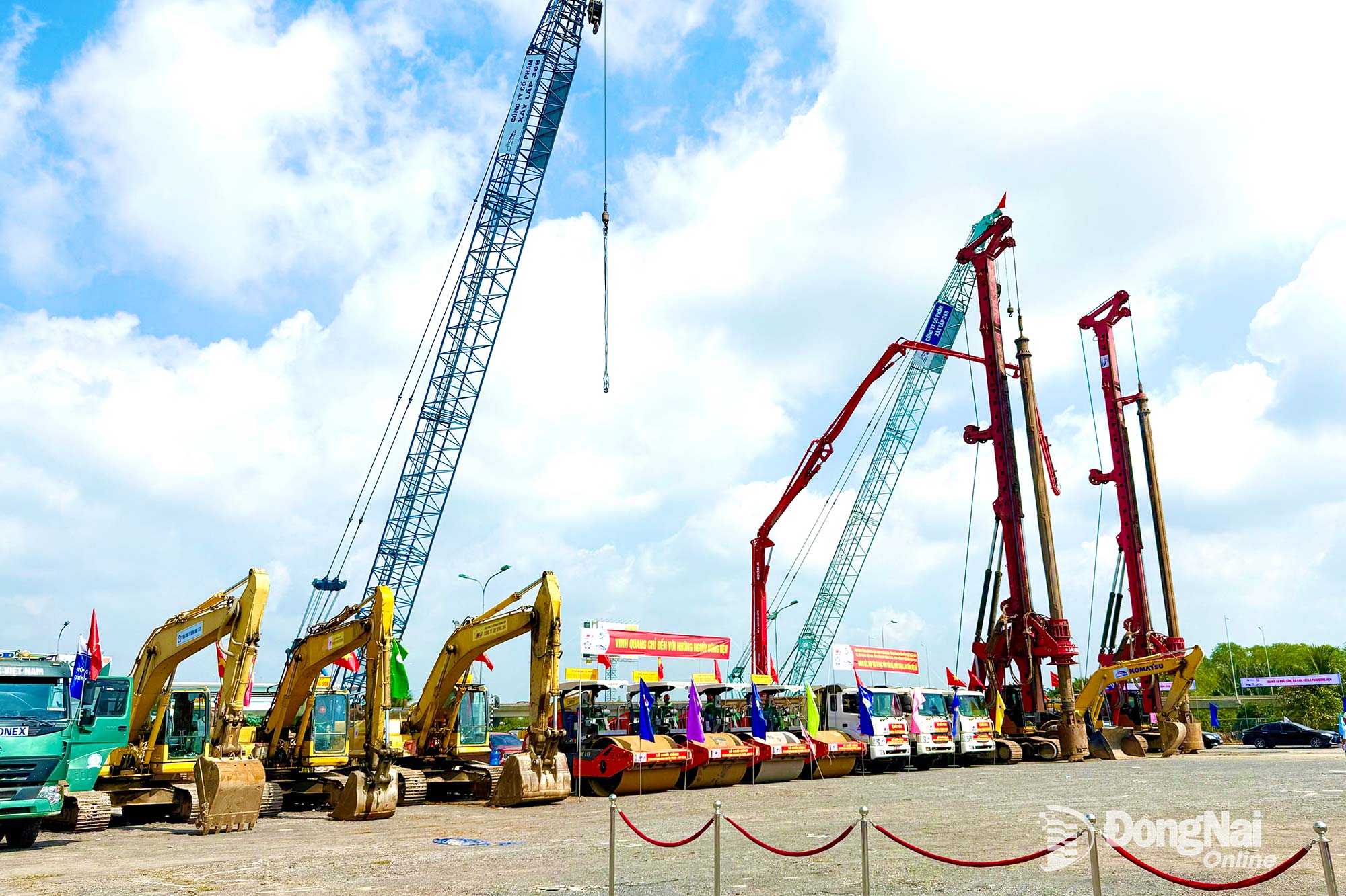 Contractors gather equipment, ready to begin construction after the groundbreaking ceremony. Photo: Cong Nghia