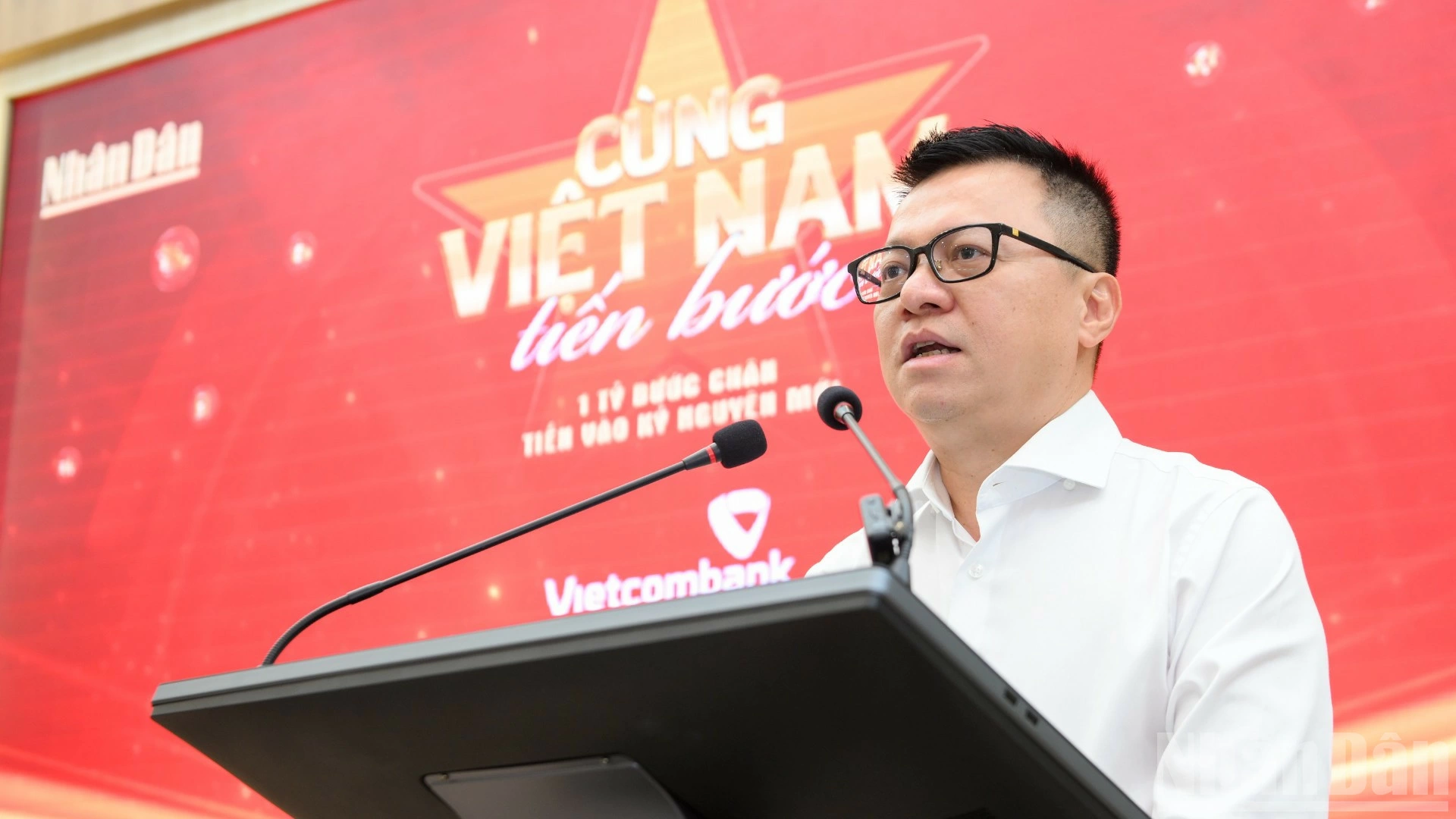 Tổng Biên tập Lê Quốc Minh phát biểu tại buổi họp báo. Ảnh: Thế Đại