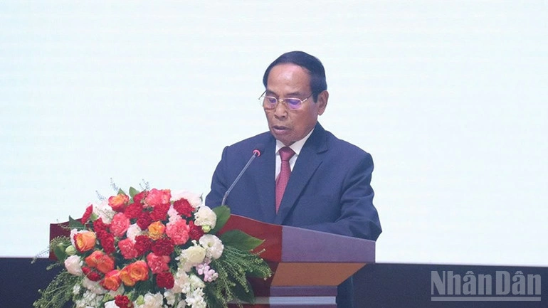 Phó Chủ tịch nước Lào Bounthong Chitmany trình bày diễn văn tại buổi lễ. (Ảnh: Hải Tiến)