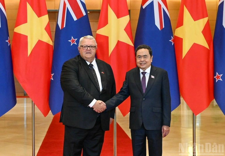 Chairman of the National Assembly of Viet Nam Tran Thanh Man and Speaker of the New Zealand House of Representatives Gerry Brownlee