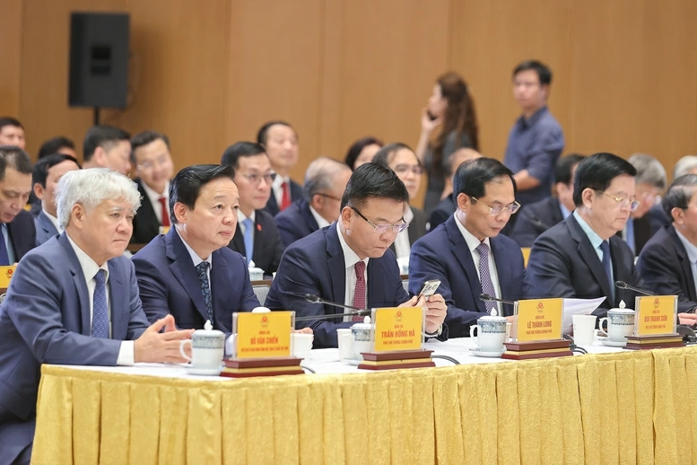 Chủ tịch Ủy ban MTTQ Việt Nam Đỗ Văn Chiến, các Phó Thủ tướng: Trần Hồng Hà, Lê Thành Long, Bùi Thanh Sơn, Mai Văn Chính dự buổi gặp mặt - Ảnh: VGP/Nhật Bắc