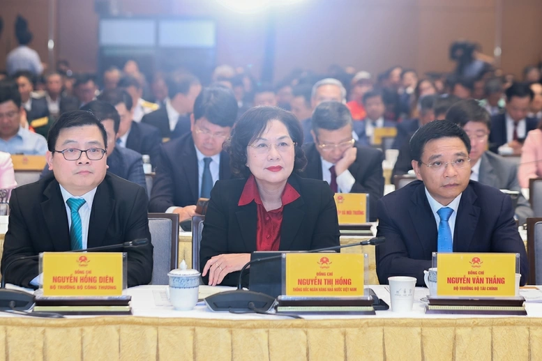 Bộ trưởng Bộ Công Thương Nguyễn Hồng Diên, Thống đốc Ngân hàng Nhà nước Nguyễn Thị Hồng, Bộ trưởng Bộ Tài chính Nguyễn Văn Thắng dự và phát biểu tại buổi gặp mặt - Ảnh: VGP/Nhật Bắc