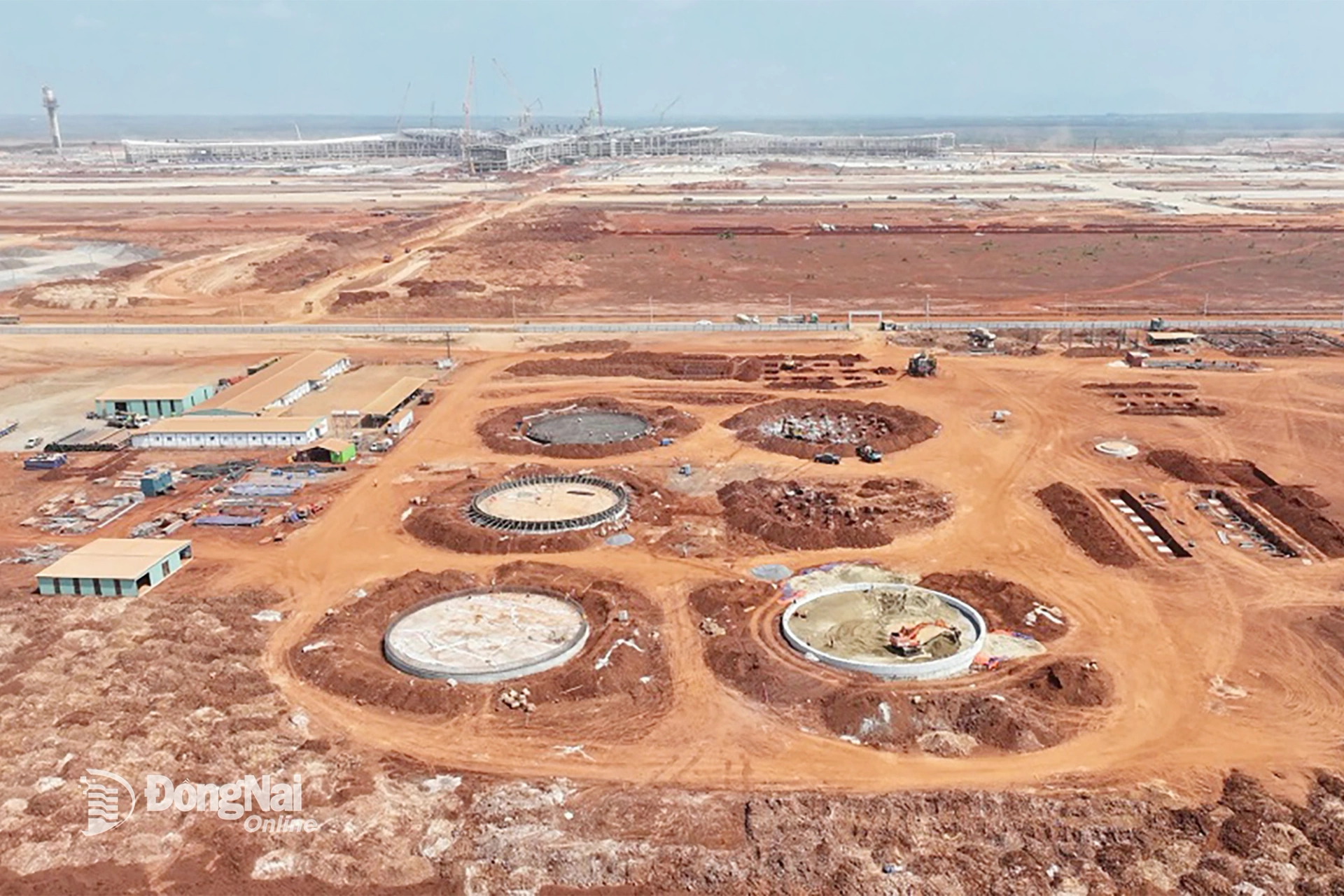 Dong Nai is assigned to implement the investment of nearly 6km more of underground aircraft fuel pipeline within the Long Thanh Airport boundary. Documentary photo