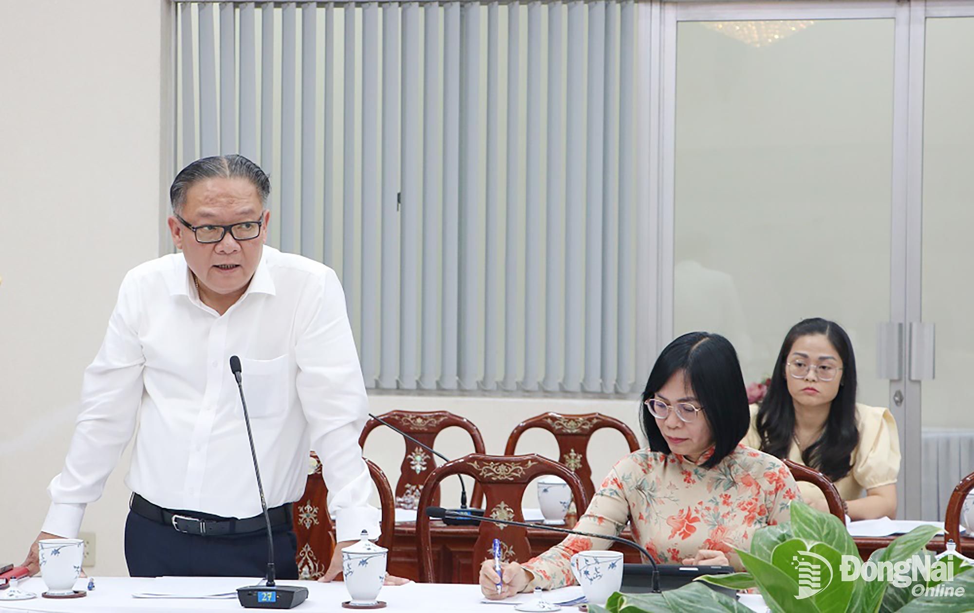 Member of the Provincial Party Committee, Vice Chairman of the Dong Nai Provincial Peoples Committee Nguyen Kim Long speaks at the meeting. Photo: Pham Tung

