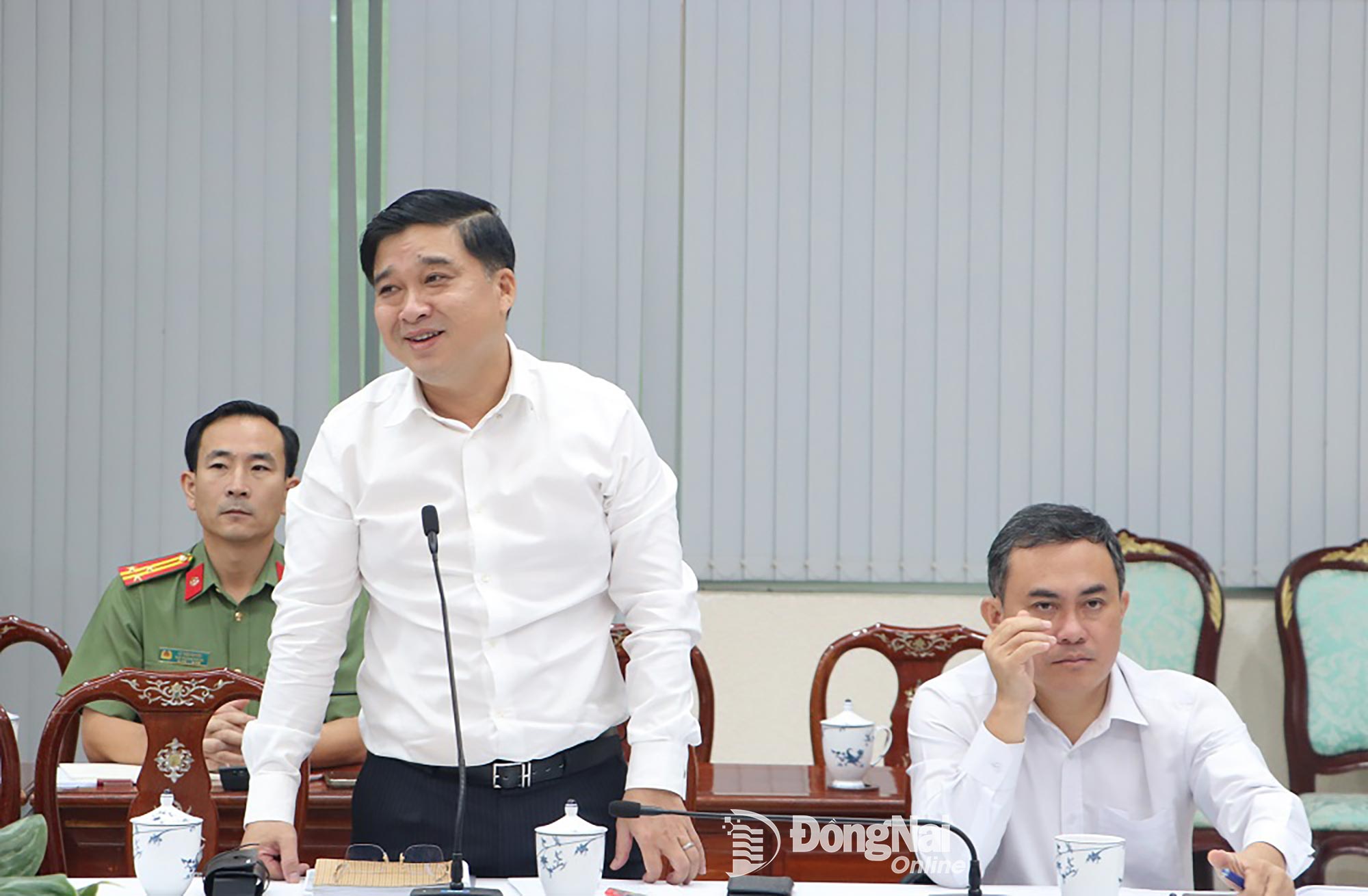 Member of Provincial Party Committee, Vice Chairman of Dong Nai Provincial Peoples Committee Ho Van Ha speaks at the working session. Photo: Pham Tung

