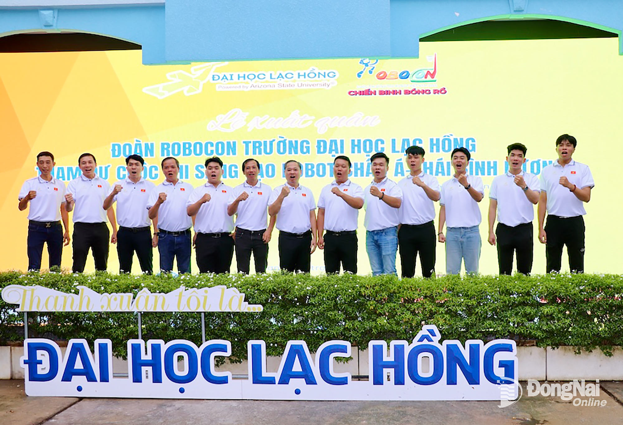 Các thành viên đội tuyển LH UDS thể hiện quyết tâm giành chiến thắng tại Cuộc thi ABU Robocon năm 2025. Ảnh: Hải Yến
