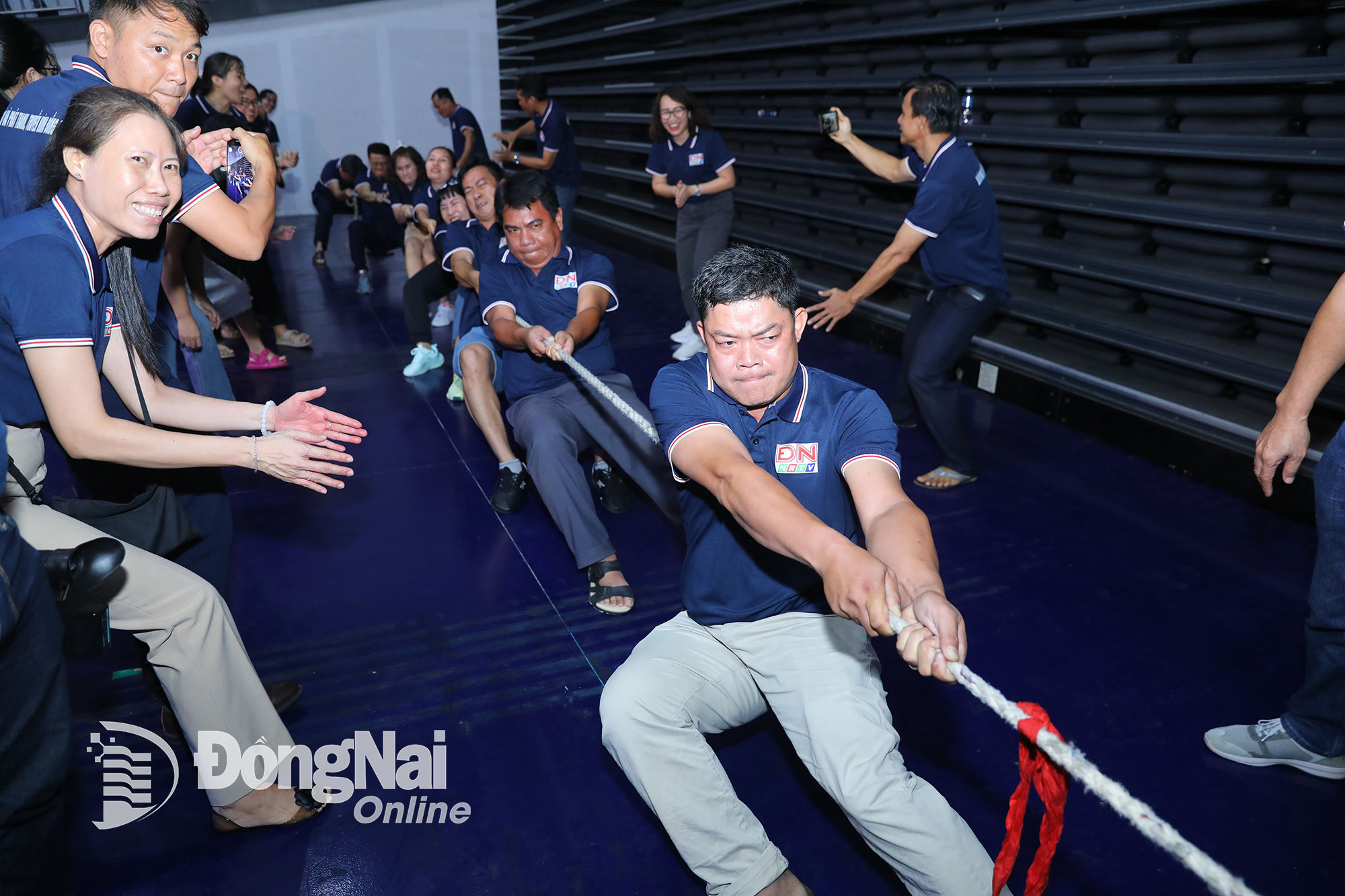 Các đội thi đấu môn kéo co. Ảnh: Huy Ahh