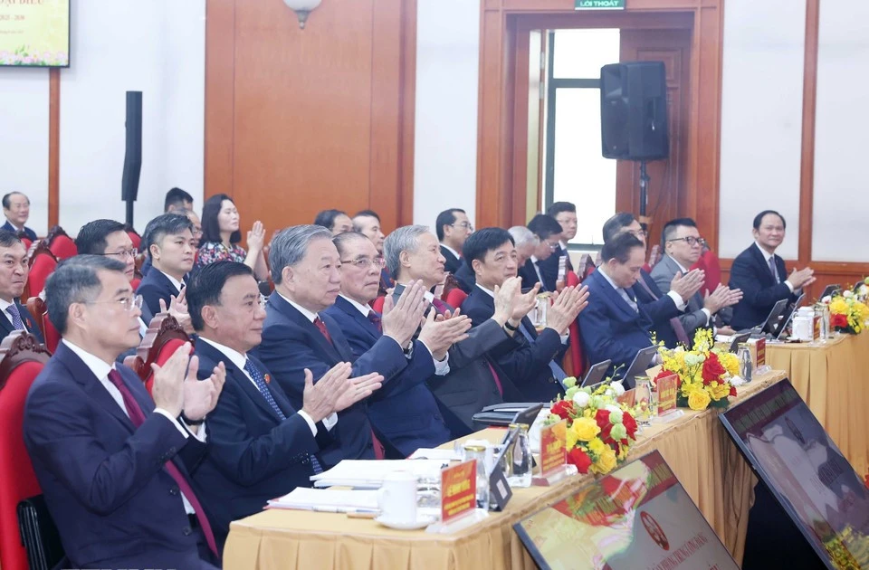 Party General Secretary To Lam, incumbent and former Party and State leaders attend the Party Congress of the Party Central Committees Office in Hanoi on August 7. (Photo: VNA)