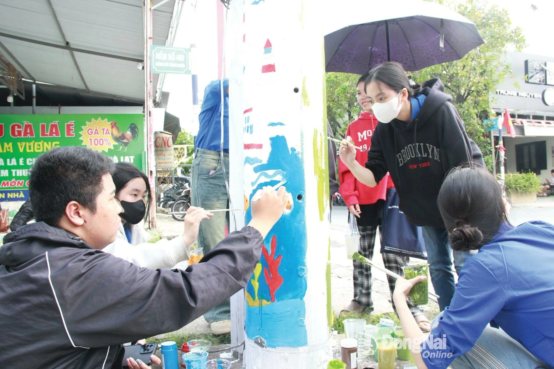 During peak days, a large number of Youth Union members join forces to ensure the project is completed on schedule