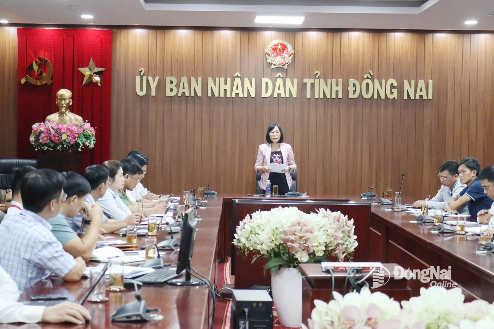Provincial Party Committee Member and Vice Chairwoman of the Dong Nai People’s Committee Nguyen Thi Hoang delivers the concluding remarks at the session. Photo: Hoang Loc