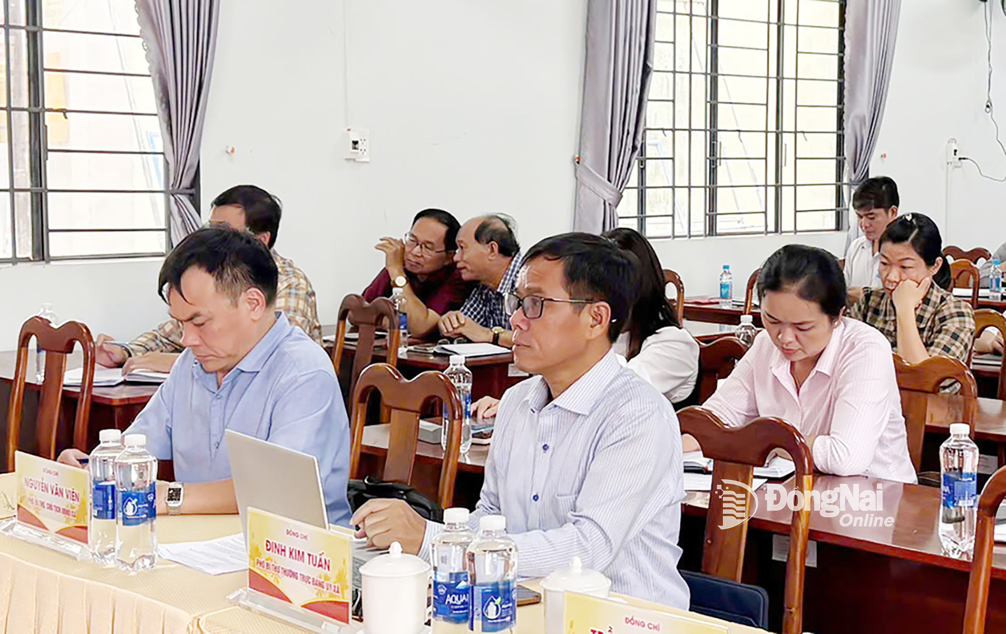 Lãnh đạo, cán bộ xã Phú Hoà tham dự hội nghị sơ kết 1 tháng vận hành mô hình chính quyền địa phương 2 cấp. 
