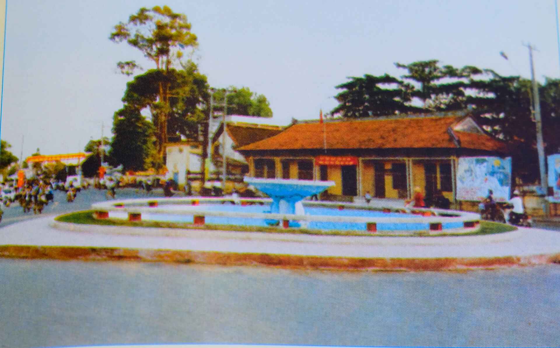Song Pho Square (roundabout) - the intersection between August Revolution Street and April 30 Street in Tran Bien Ward - was built in the early 20th century. This is where the historic rally took place on August 27, 1945, introducing the Provisional Revolutionary Committee of Bien Hoa province, celebrating the success of the August Revolution in Bien Hoa