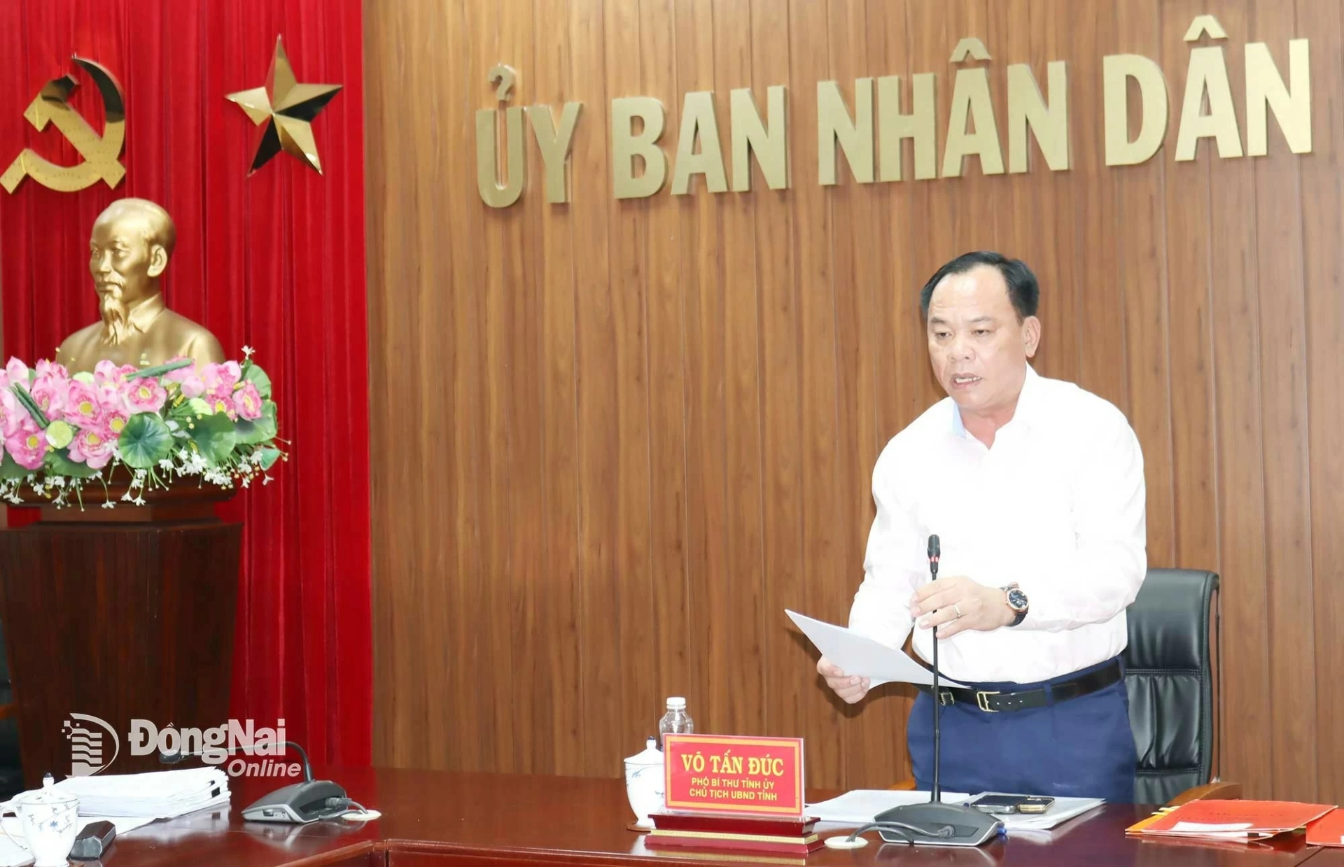 Deputy Secretary of the Provincial Party Committee and Chairman of the Đồng Nai Provincial People’s Committee, Võ Tấn Đức, speaks at the Government’s regular online meeting for July - Photo courtesy of Le An