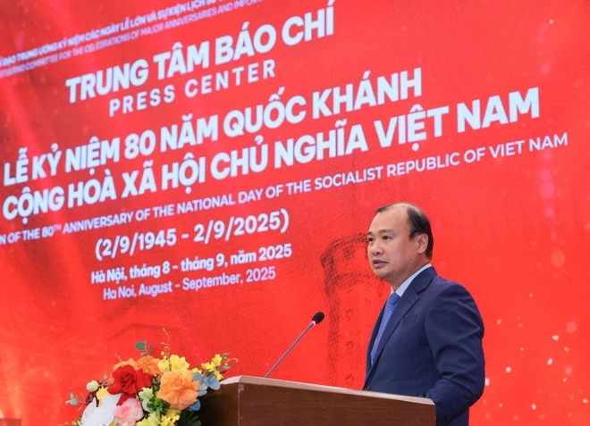 Thứ trưởng Thường trực Bộ Văn hoá, Thể thao và Du lịch Lê Hải Bình, Giám đốc Trung tâm Báo chí phát biểu khai mạc buổi lễ. (Ảnh: Hoàng Hiếu/TTXVN)