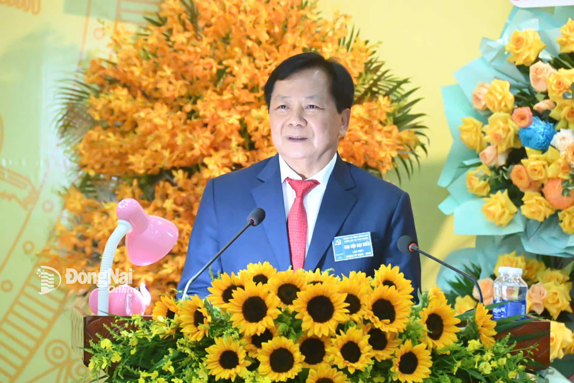 Member of the Dong Nai Provincial Party Committee and Vice Chairman of the Provincial People’s Council Tran Van Mi delivers directive speech at the congress. Photo: Ngoc Thao