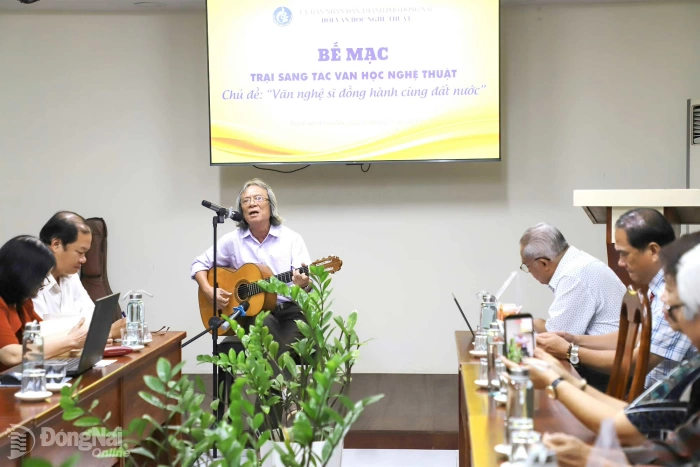Văn nghệ sĩ đồng hành cùng đất nước