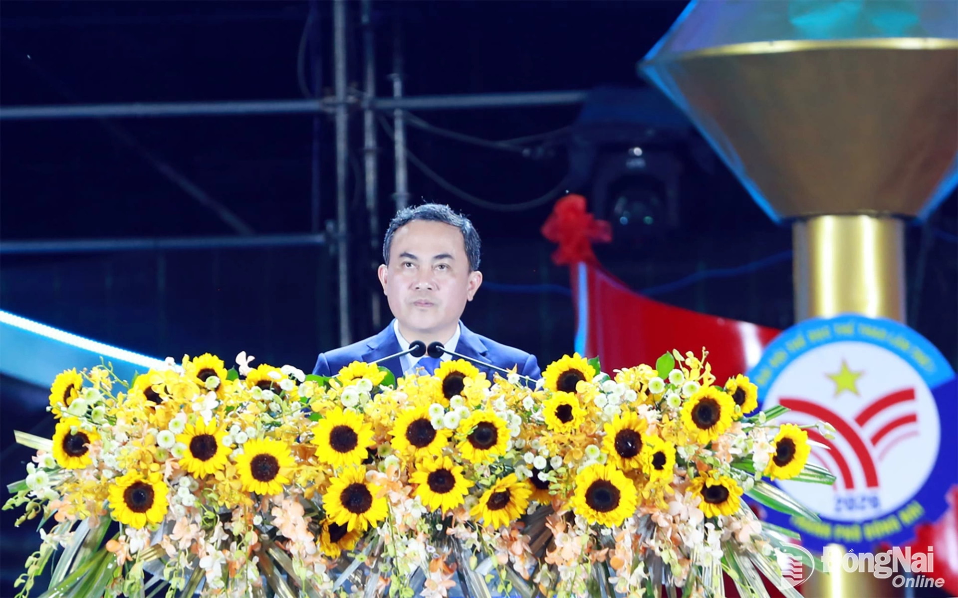 Le Truong Son, Member of the CPC’s Standing Board, Vice Chairman of the City Peoples Committee and Head of the Steering Committee for the 1st Dong Nai City Sports Festival 2026, delivers the opening remarks. Photo: Huy Anh

