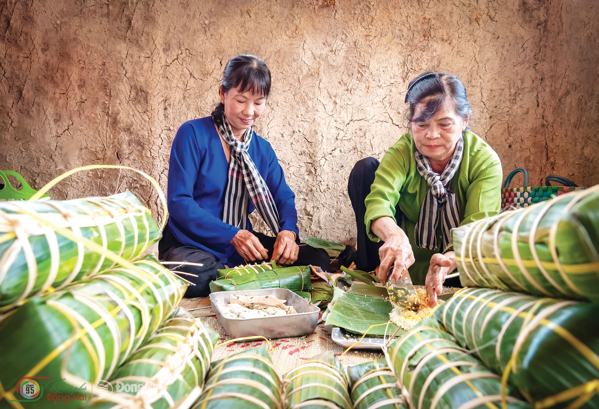 Making banh tet (Vietnamese cylindrical sticky rice cake). Photo: Nguyen Cao Quy (taken in Long Khanh ward)

