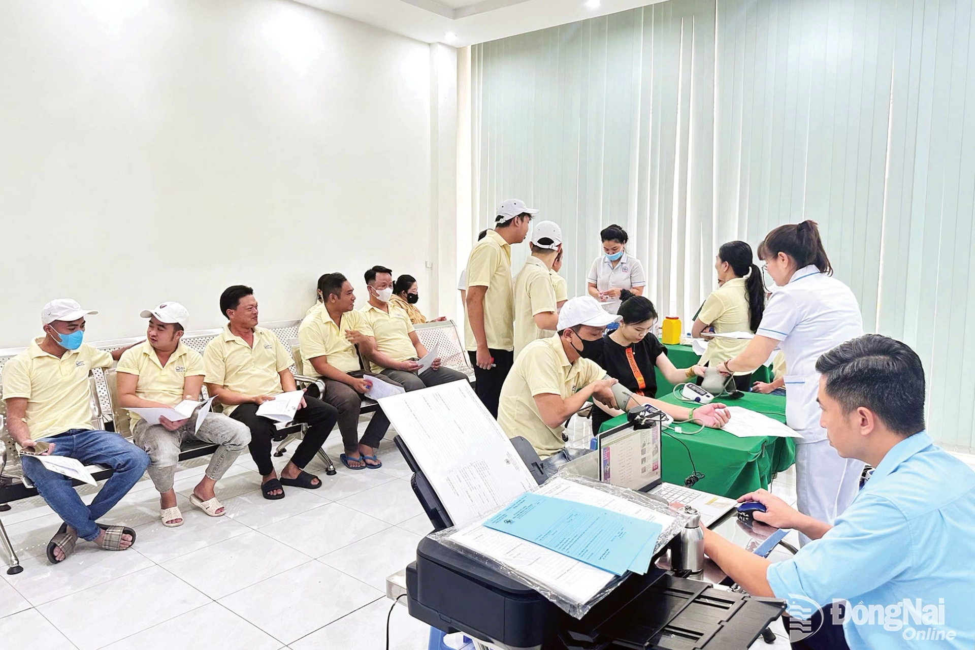 Workers at several businesses in the city receive periodic health checkups at Dong Sai Gon General Clinic. Photo: Thanh Binh