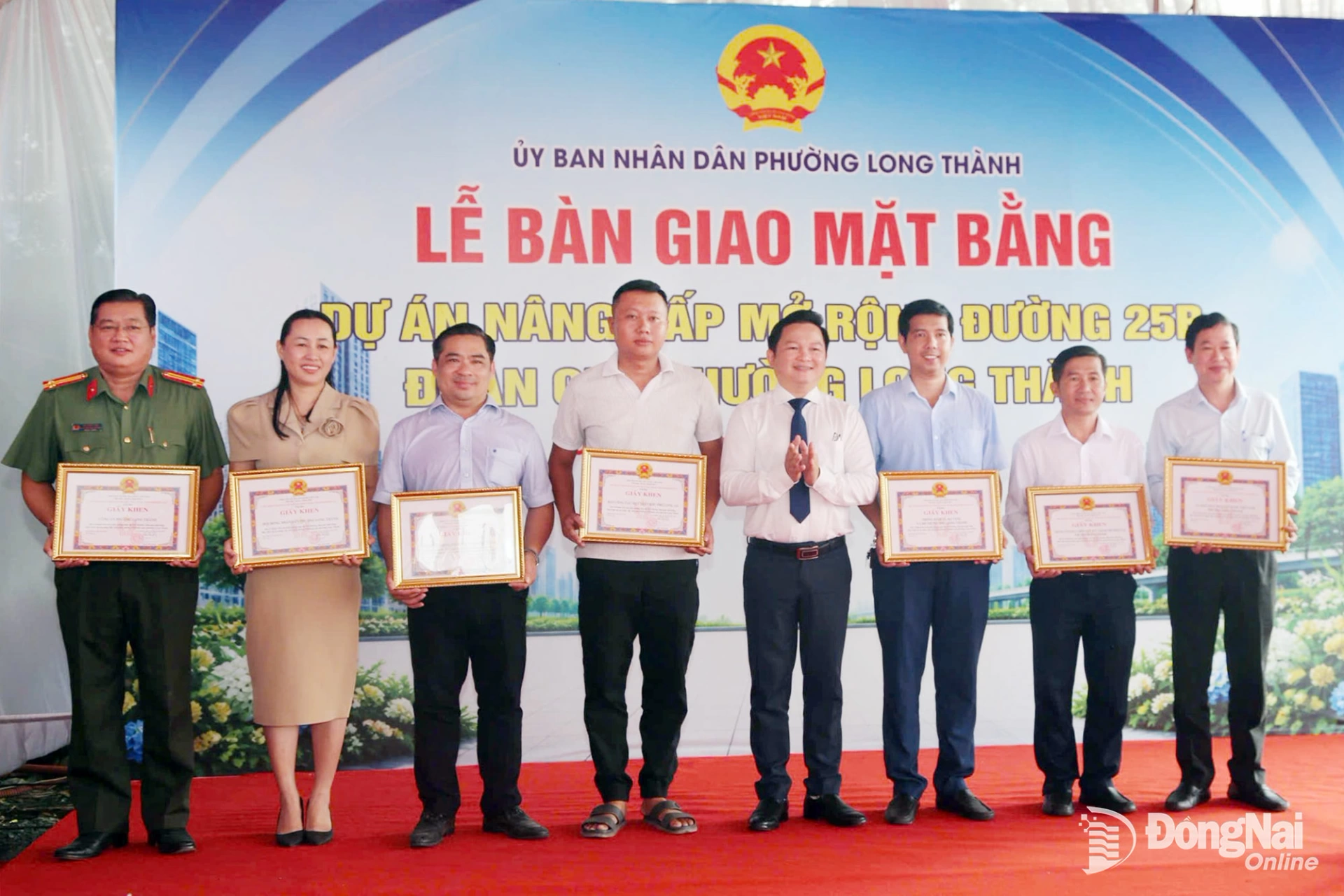 Long Thanh Ward completes handover of cleared site for 25B Road Upgrade and Expansion Project