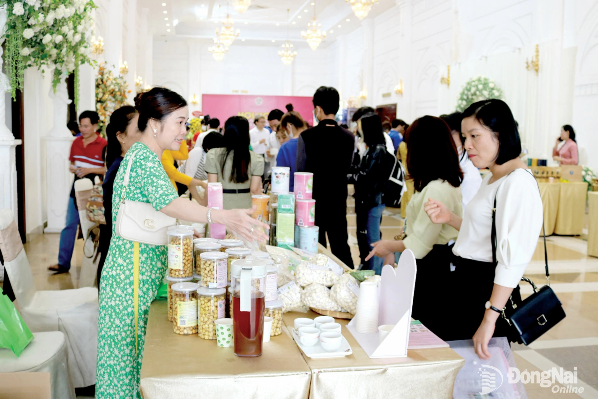 Truong Phat Agricultural Service Cooperative in Nhon Trach Ward showcases OCOP products.

