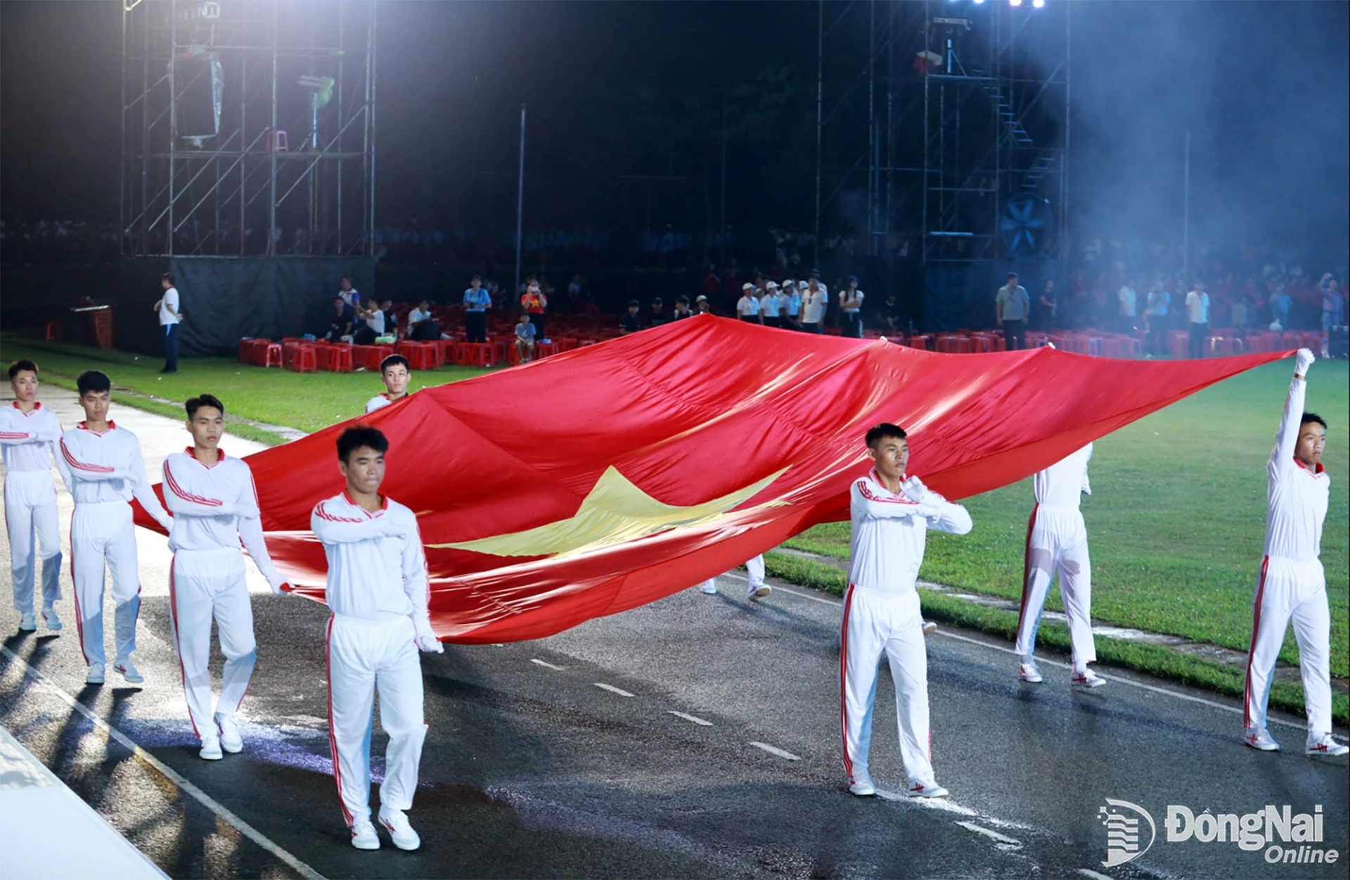 Performers carry a large Vietnamese national flag during the opening ceremony. Photo: Huy Anh

