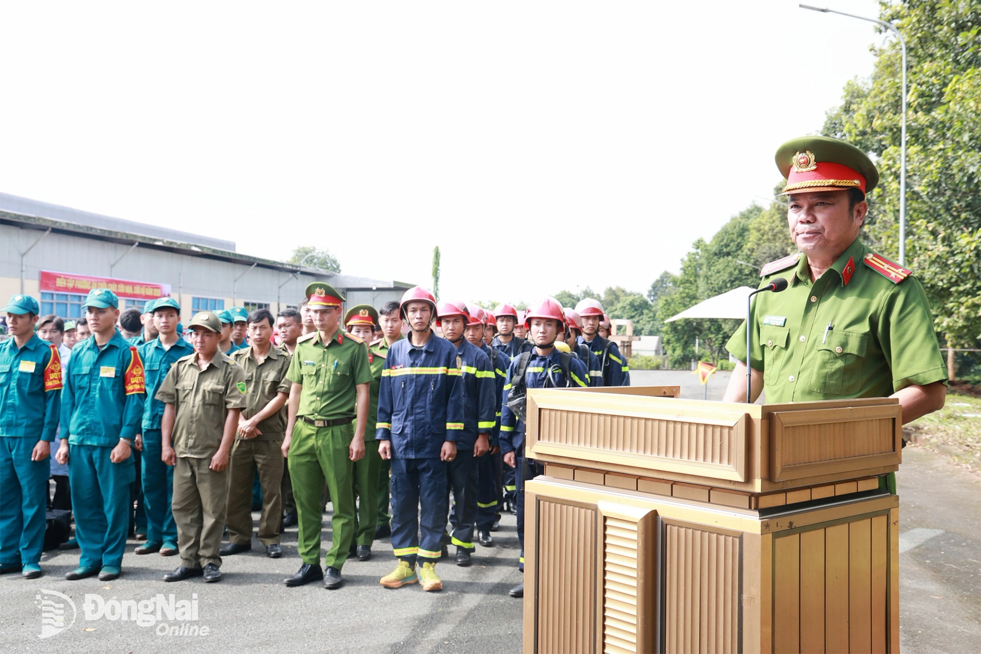 Đồng chí Thượng tá Nguyễn Minh Tàu – Phó trưởng phòng Cảnh sát PCCC và CNCH Công an thành phố Đồng Nai phát biểu chỉ đạo diễn tập.