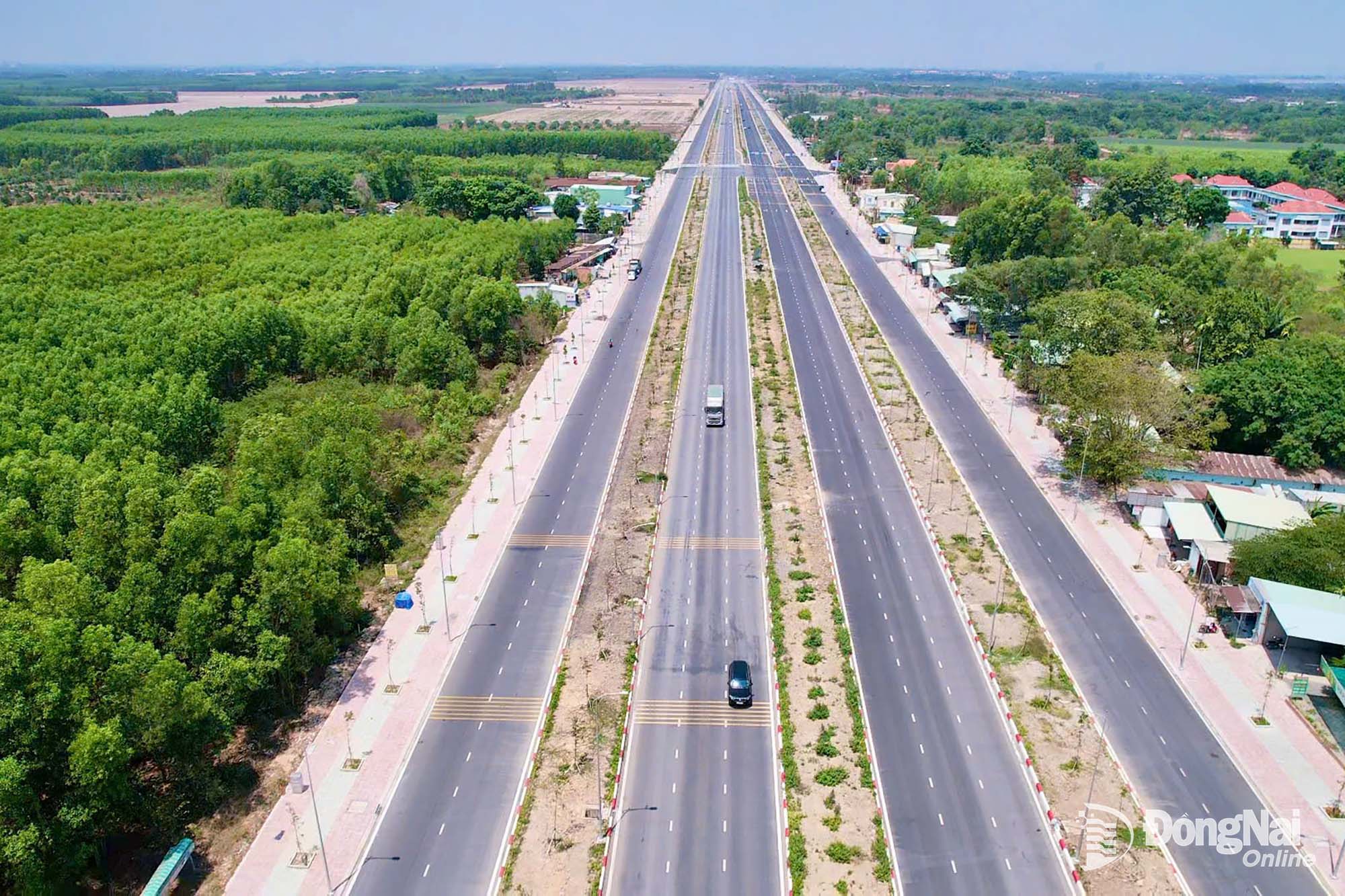 Route 25B in Nhon Trach Ward is in the completion phase. Photo: Hoang Loc


