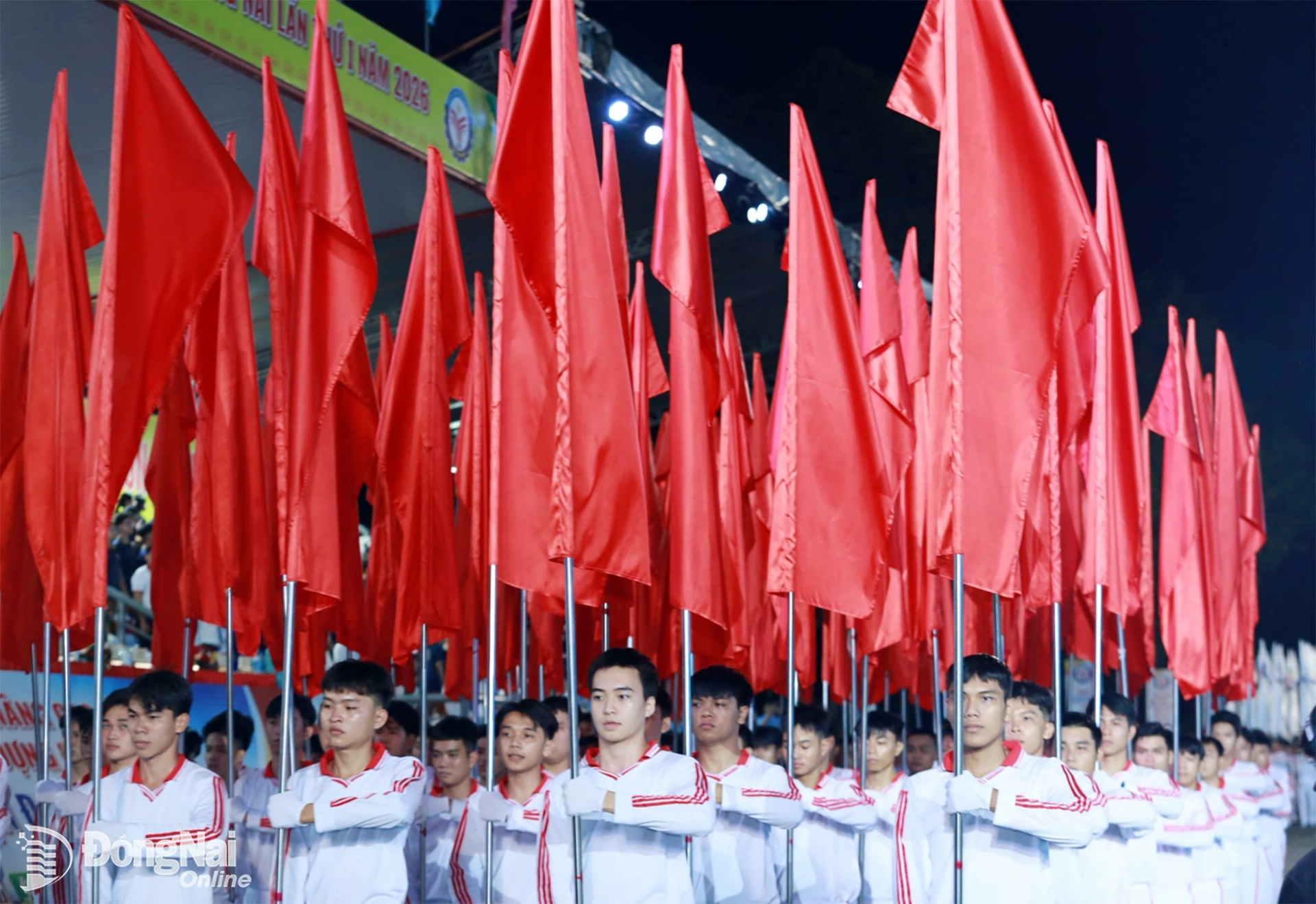 The flag parade enters the grandstand. Photo: Huy Anh - Thanh Nhan