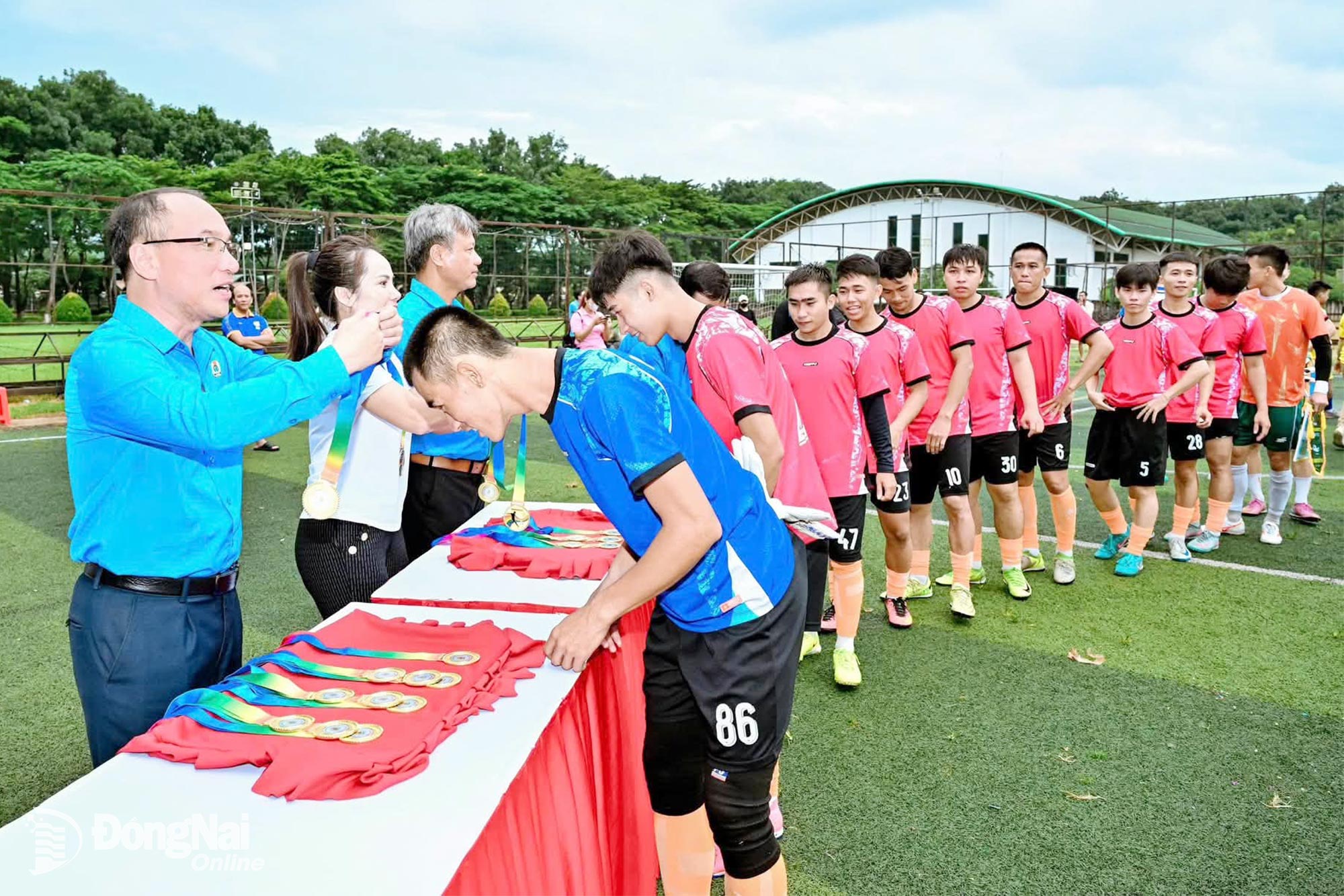 Medals are presented to top-performing teams at the 2026 Dong Nai City Workers, Public Employees and Laborers Football Tournament organized by the Dong Nai City Federation of Labor.
