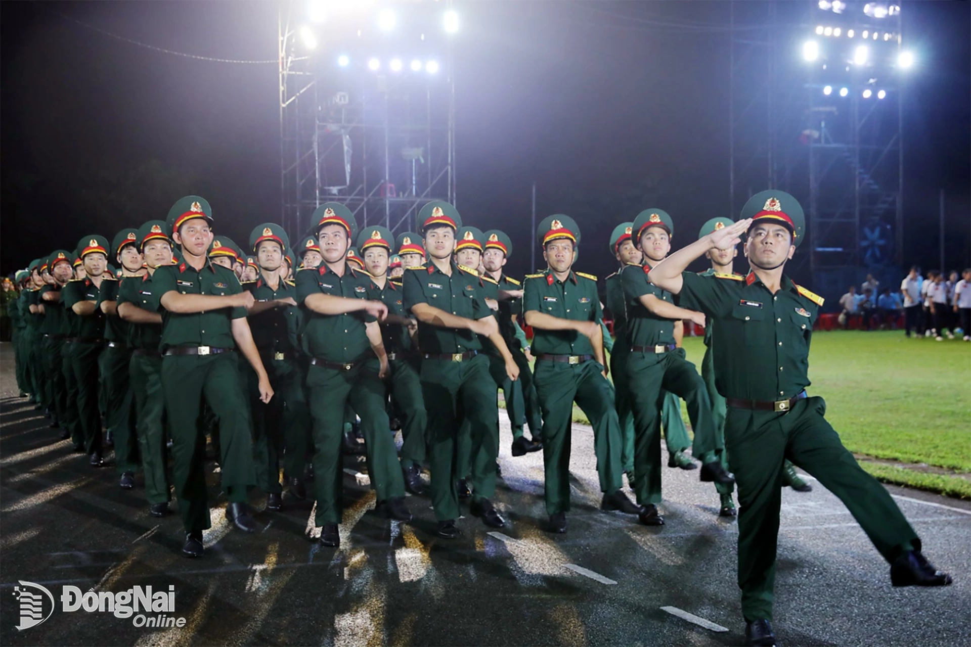 The sports delegation from the Dong Nai City Military Command participates in the parade. Photo: Huy Anh


